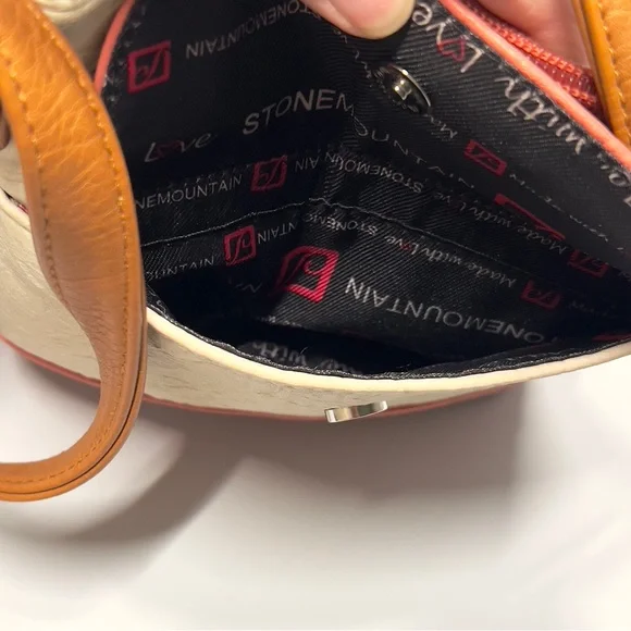 STONE MOUNTAIN Leather Crossbody Bag in Cream and Pink Zip Pocket - Picture 10 of 10